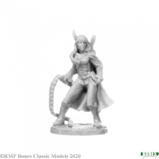 Reaper Bones 77701 - Amrielle, Female Ranger